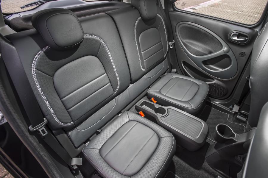 Интерьер Smart ForFour Xclusive by Brabus 2016 года  (UK) (фото 6 из 23)